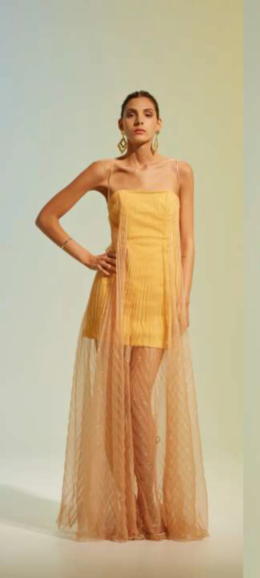 ABITO con TULLE oro