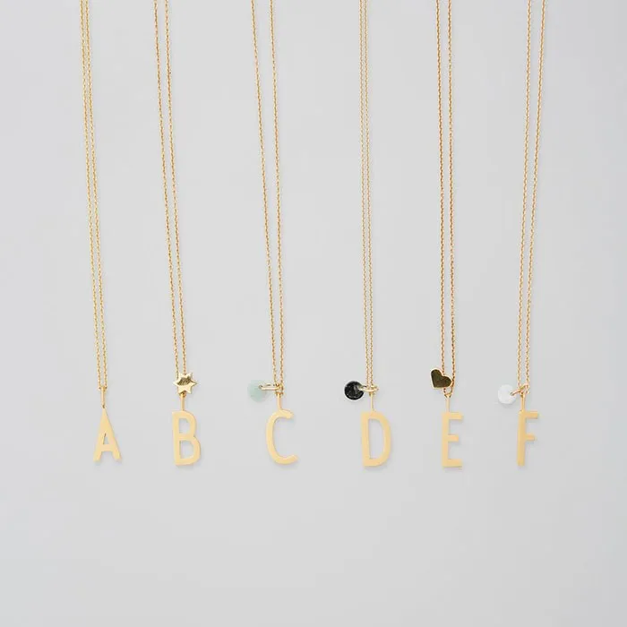 Charm lettera oro