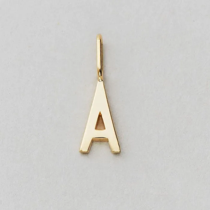 Charm lettera oro
