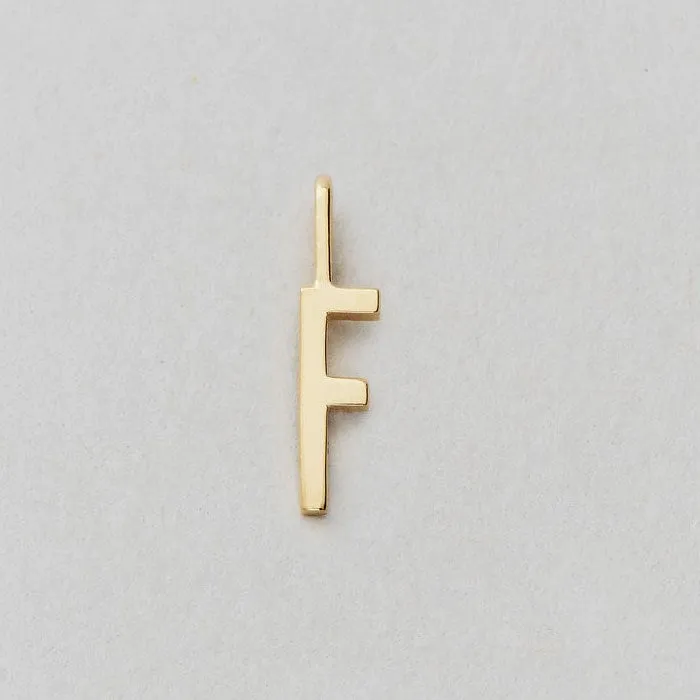 Charm lettera oro