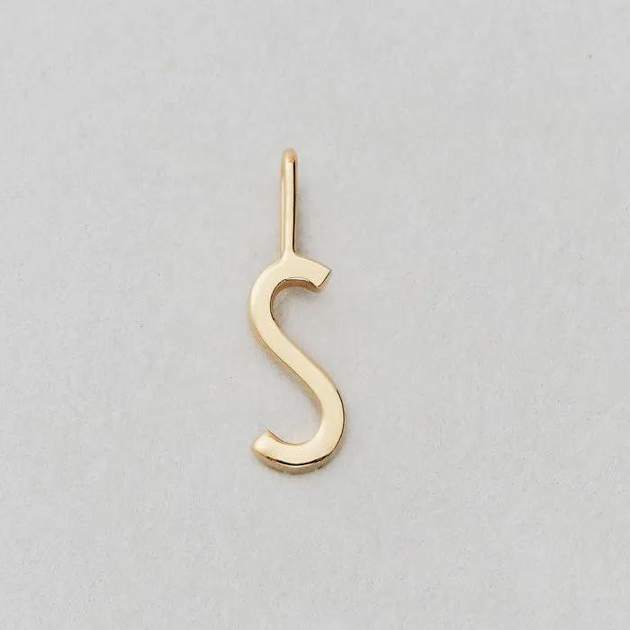Charm lettera oro
