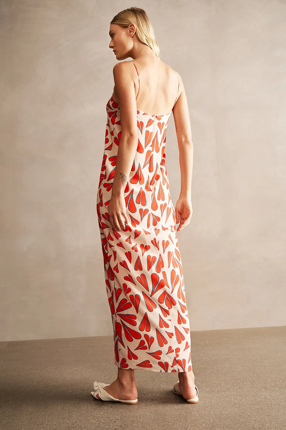 Vestido Longo Com Fenda Coração